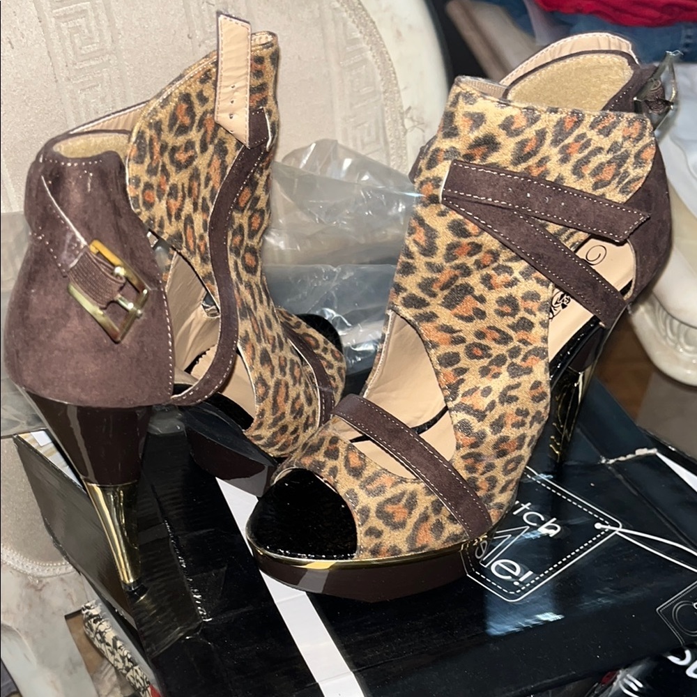 Leopard Print Open-Toe Heels - Picture 7 of 7